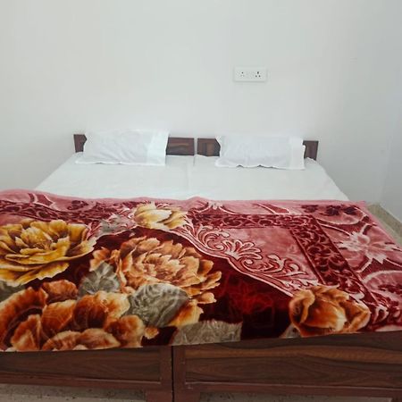 Jhusi Shree Krishna Garden酒店 外观 照片