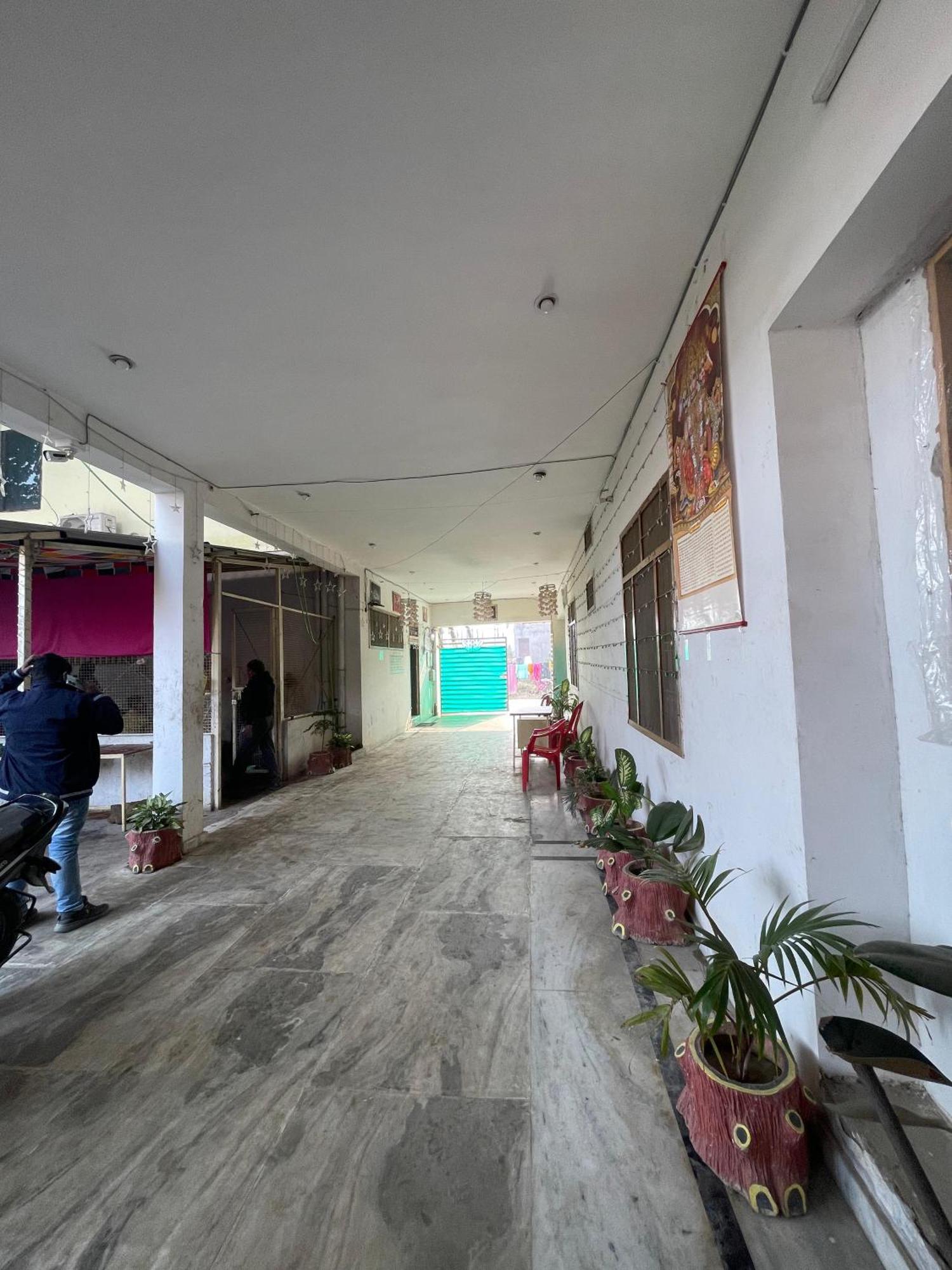 Jhusi Shree Krishna Garden酒店 外观 照片