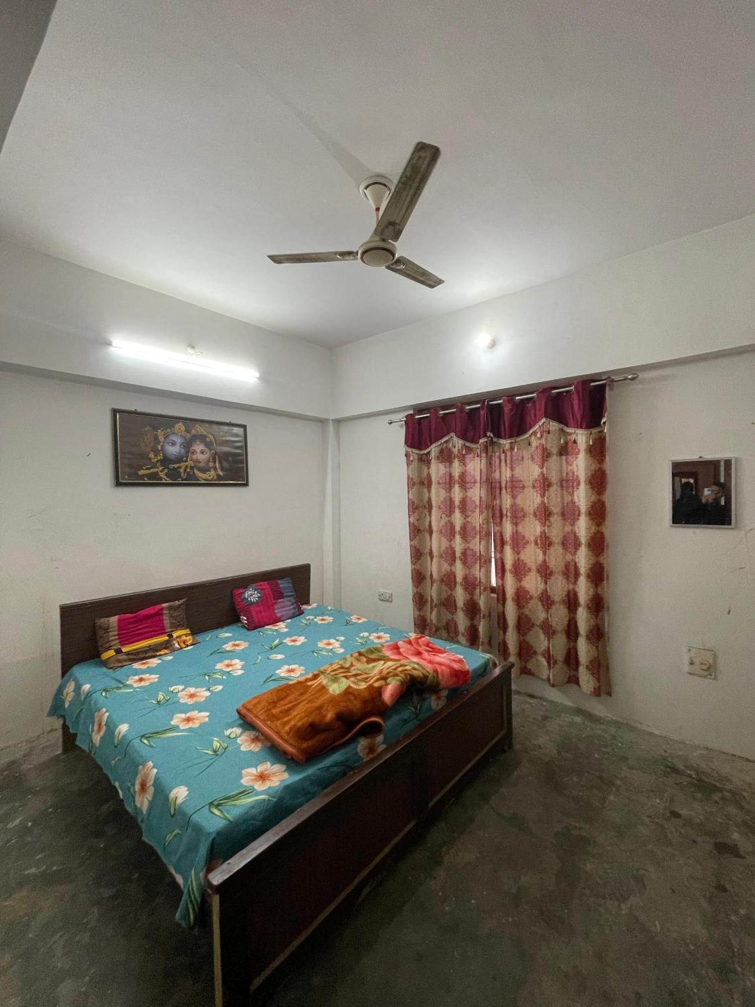 Jhusi Shree Krishna Garden酒店 外观 照片