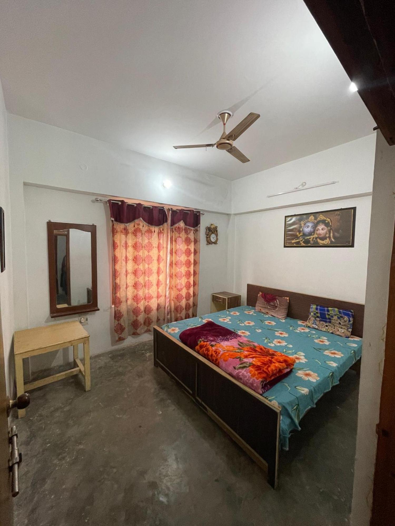 Jhusi Shree Krishna Garden酒店 外观 照片