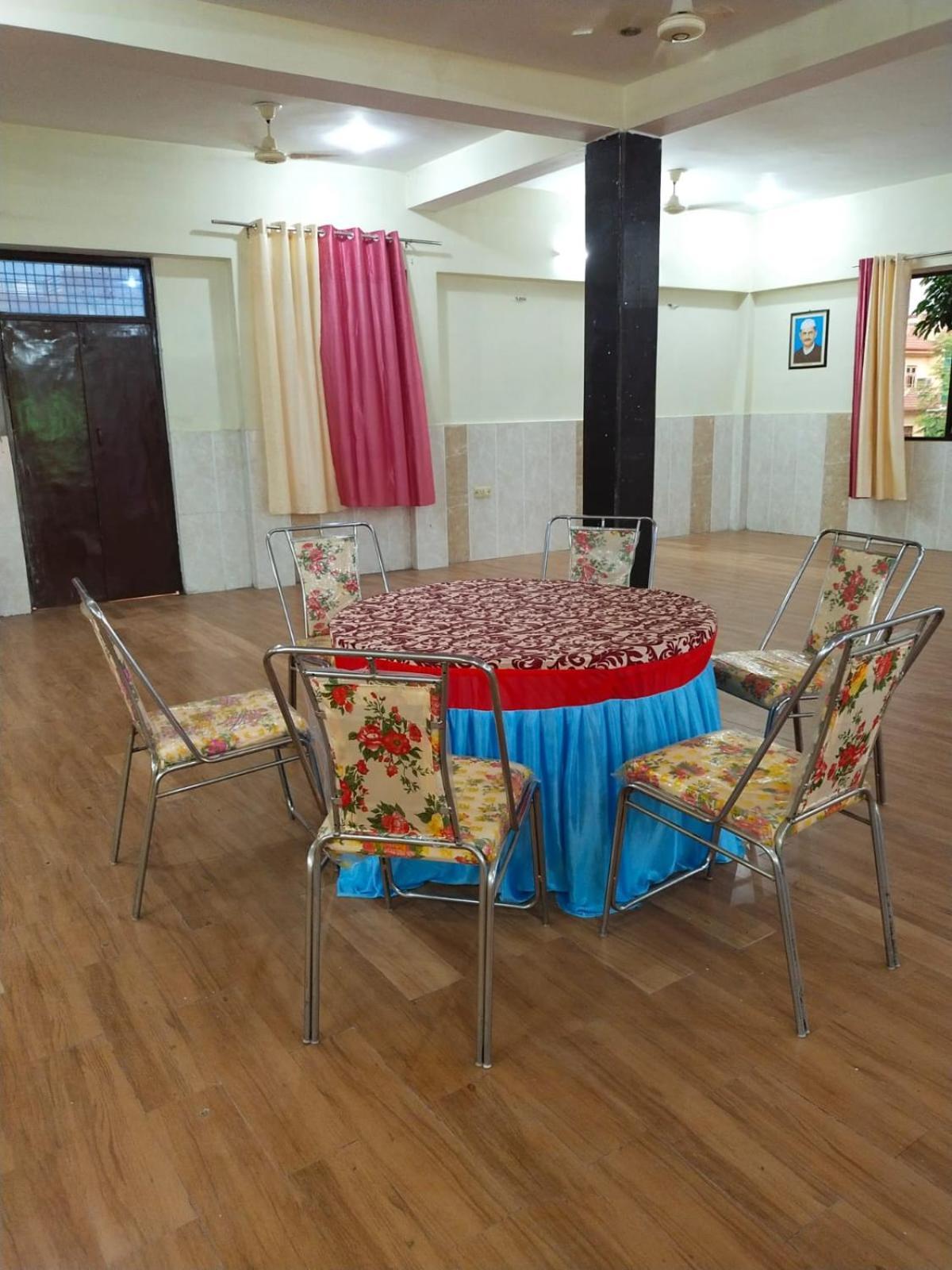 Jhusi Shree Krishna Garden酒店 外观 照片