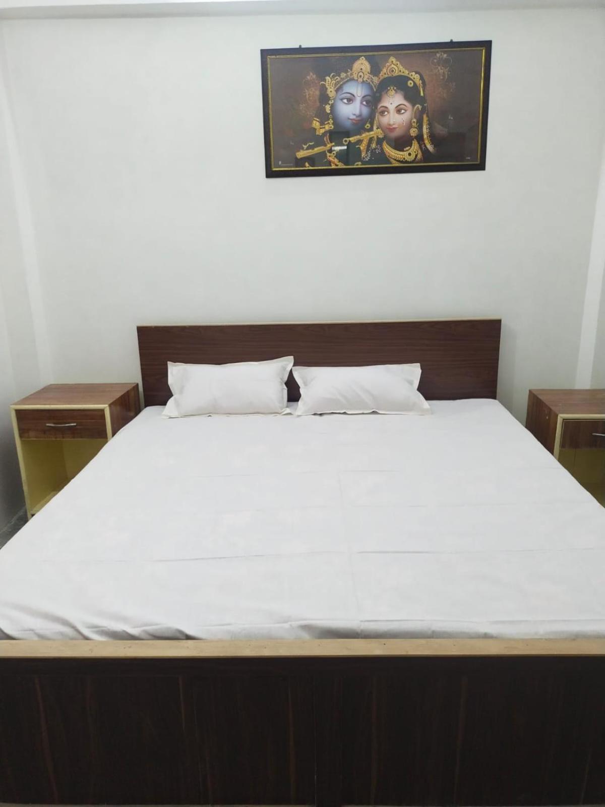 Jhusi Shree Krishna Garden酒店 外观 照片