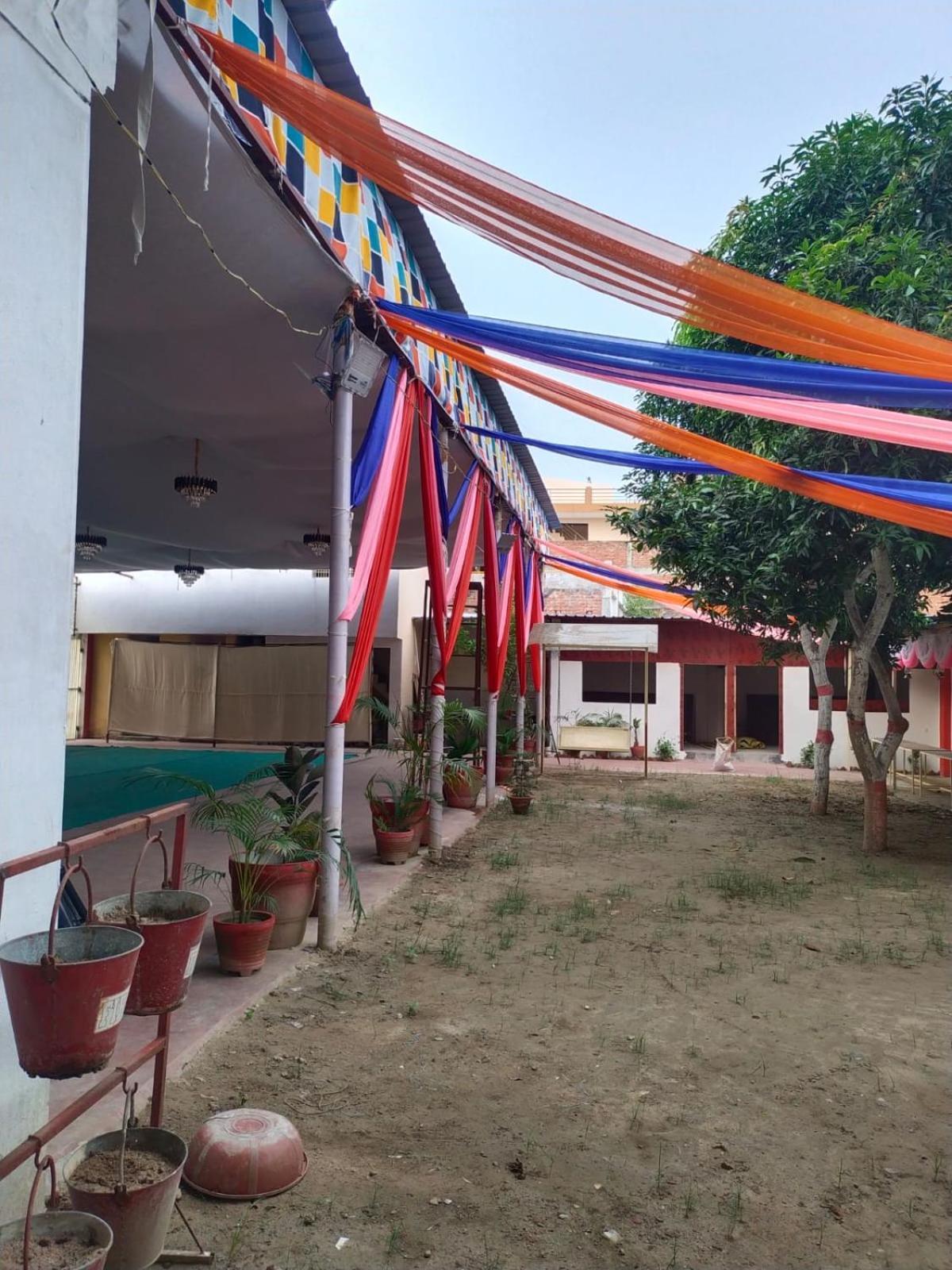 Jhusi Shree Krishna Garden酒店 外观 照片